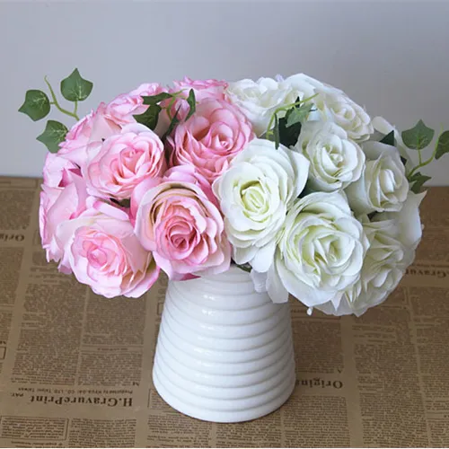 Mô phỏng bó 10 hoa hồng lụa cầm tay