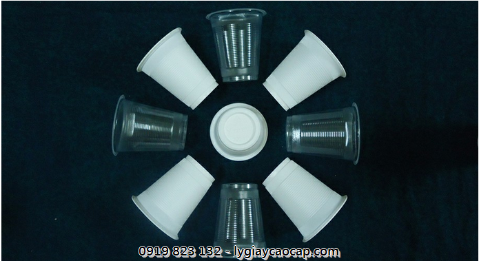 Ly nhựa được làm từ hóa chất độc hại gây nguy hiểm cho sức khỏe Ly nhựa được làm từ hóa chất độc hại gây nguy hiểm cho sức khỏe