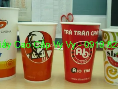 In logo lên cốc uống nước bằng giấy - đưa thương hiệu đi khắp mọi nơi