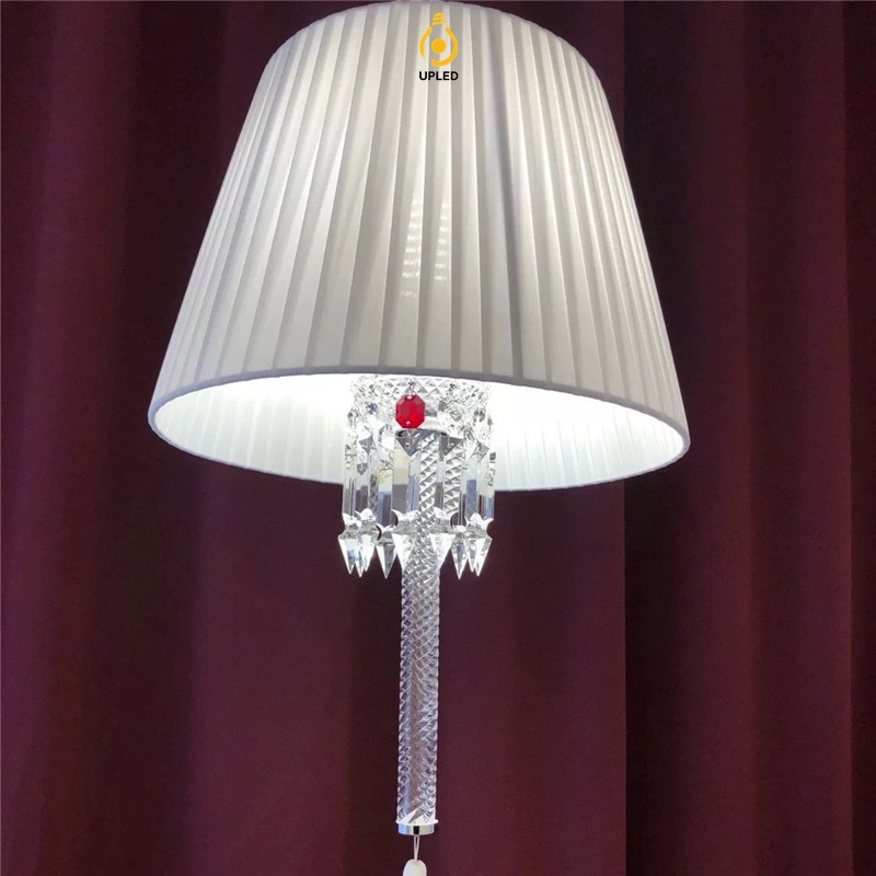 Đèn tường chao vải pha lê phong cách Baccarat