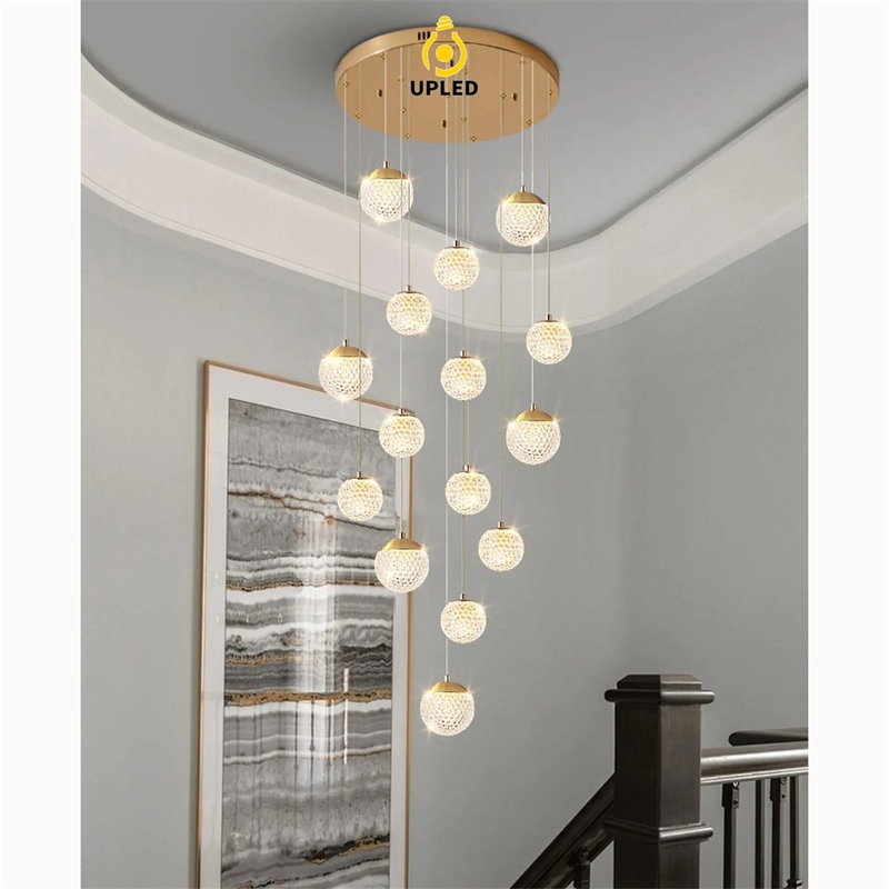 Đèn chùm thả vàng cỡ lớn cho cầu thang thông tầng