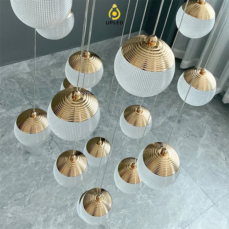 Đèn chùm thả vàng cỡ lớn cho cầu thang thông tầng