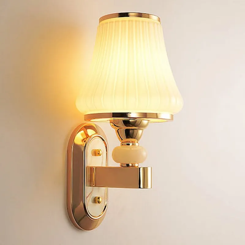Đèn ngủ treo tường chao thủy tinh hợp kim