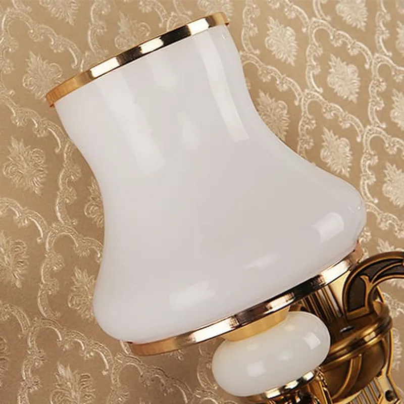 Đèn tường đồng chao thủy tinh trong nhà