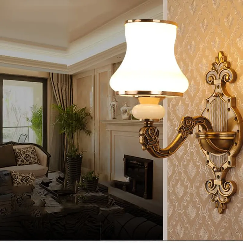 Đèn tường đồng chao thủy tinh trong nhà
