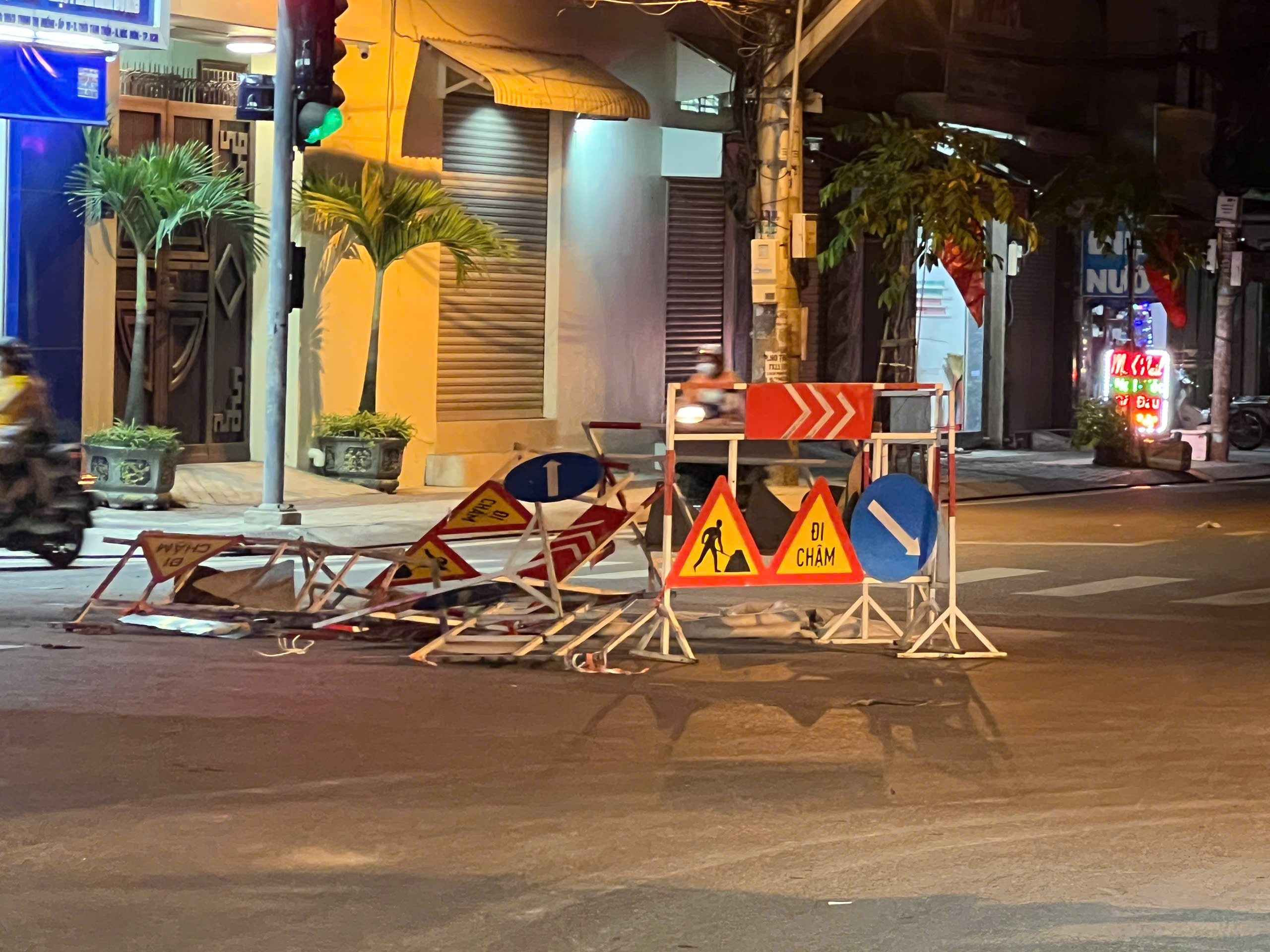 Biển Báo Công Trình Những Lợi Ích Mang Lại Biển báo công trình đang thi công.