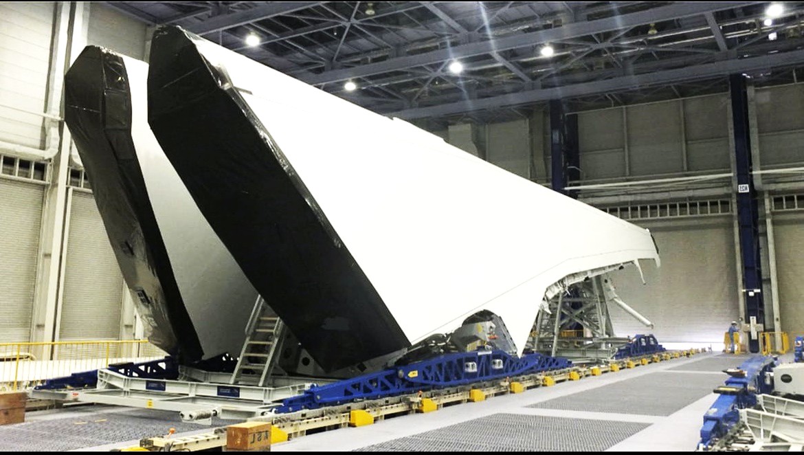 Cánh máy bay làm từ composite sợi carbon Cánh máy bay làm từ composite sợi carbon