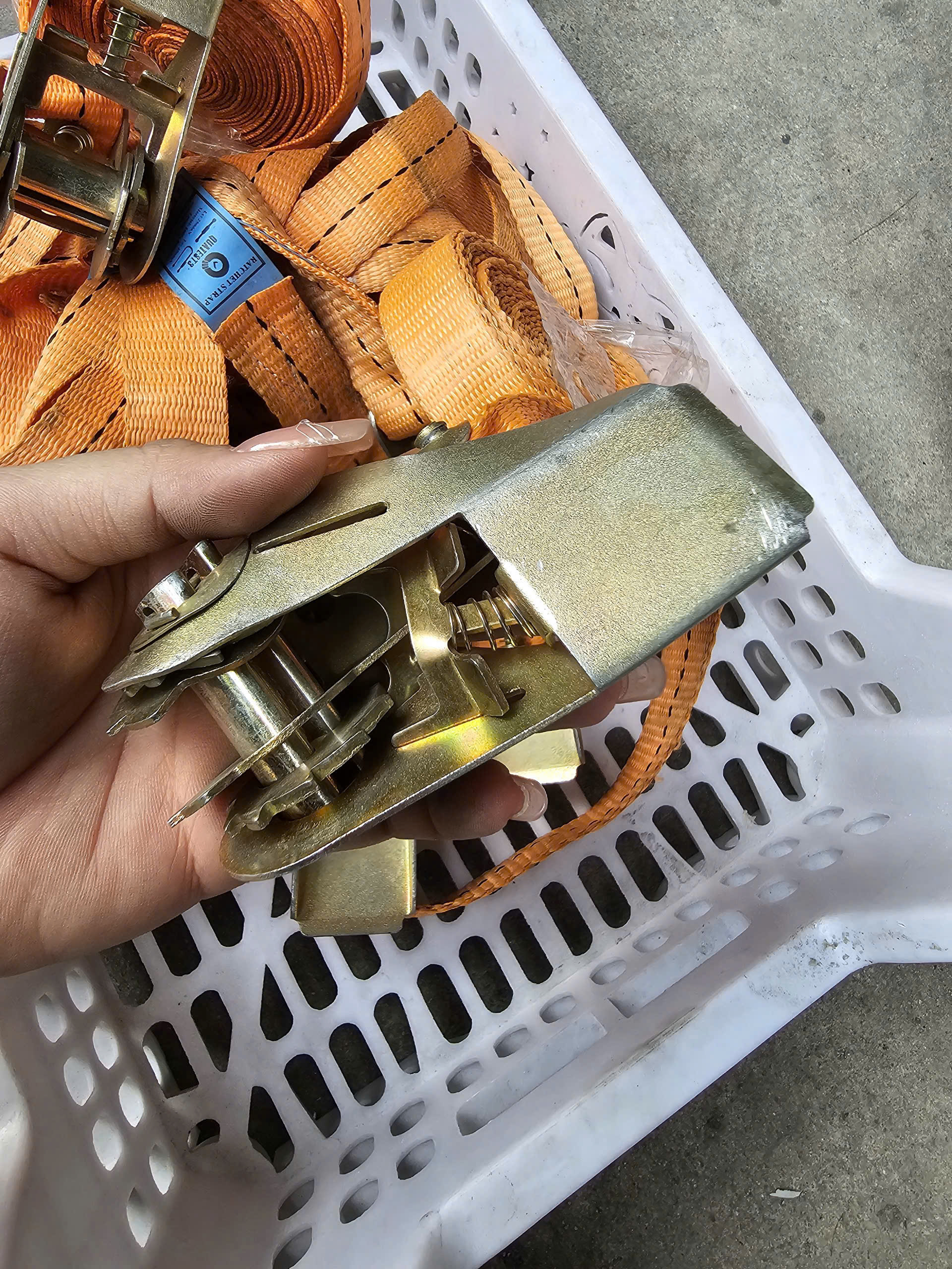 đầu khóa tăng đơ bị móp méo đầu khóa tăng đơ bị móp méo