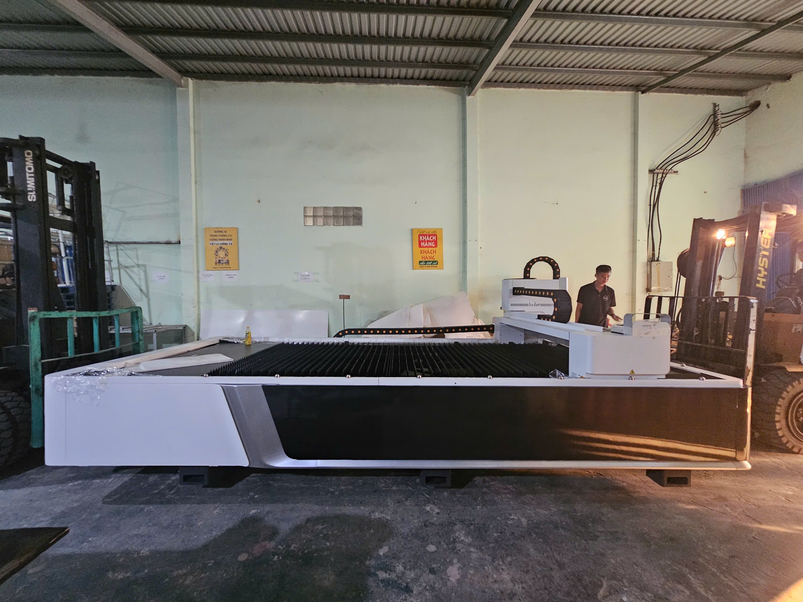 Máy cắt laser CNC tại An Thành đảm bảo độ chính xác cao trong gia công kim loại. Máy cắt laser CNC tại An Thành đảm bảo độ chính xác cao trong gia công kim loại.