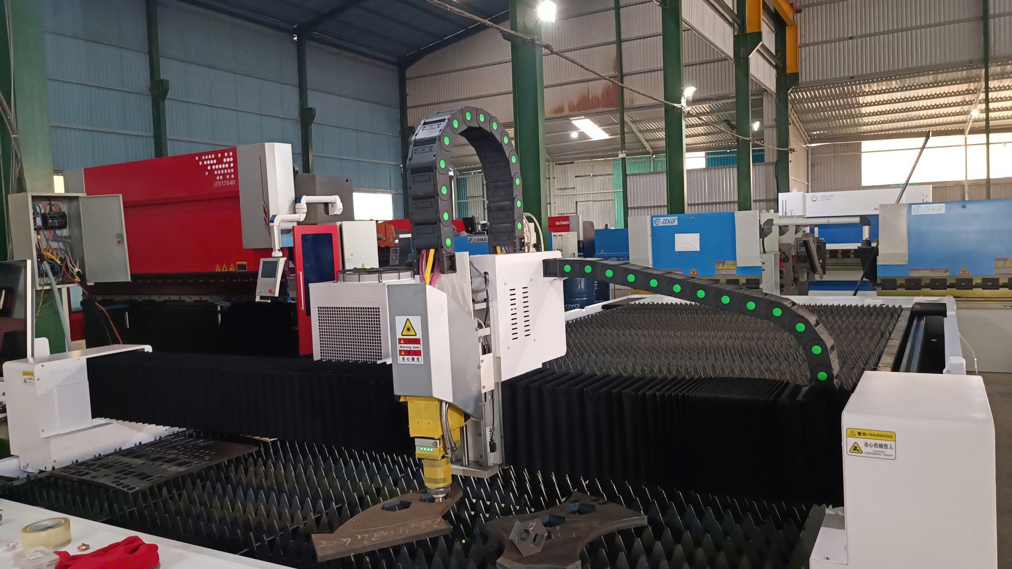 gia công cắt laser bằng máy hiện đại năm 2025 gia công cắt laser bằng máy hiện đại năm 2025