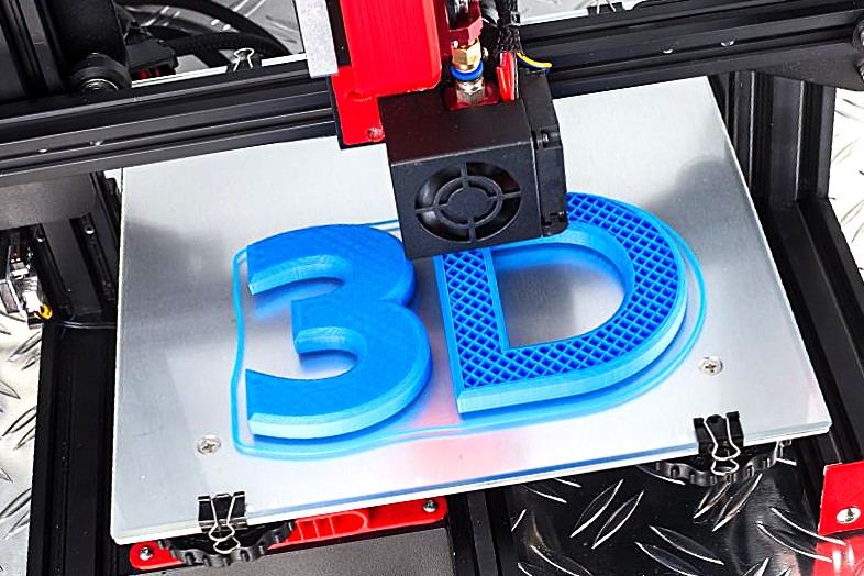 Máy in 3D đang sản xuất linh kiện cơ khí Máy in 3D đang sản xuất linh kiện cơ khí