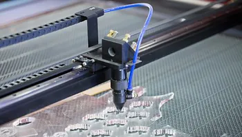 Máy Cắt Laser Hoạt Động Theo Nguyên Lý Nào? Kiến Thức Cần Biết.