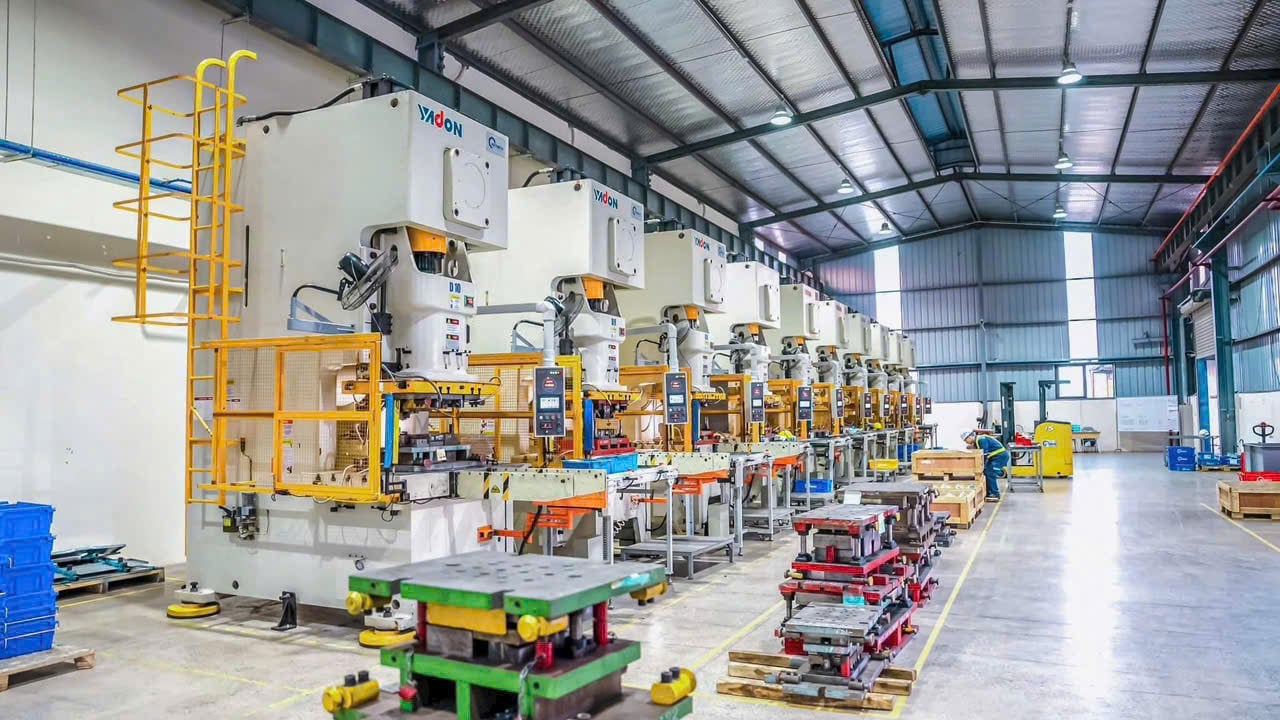 Xưởng gia công cơ khí An Thành được trang bị máy CNC và máy cắt laser tiên tiến. Xưởng gia công cơ khí An Thành được trang bị máy CNC và máy cắt laser tiên tiến.