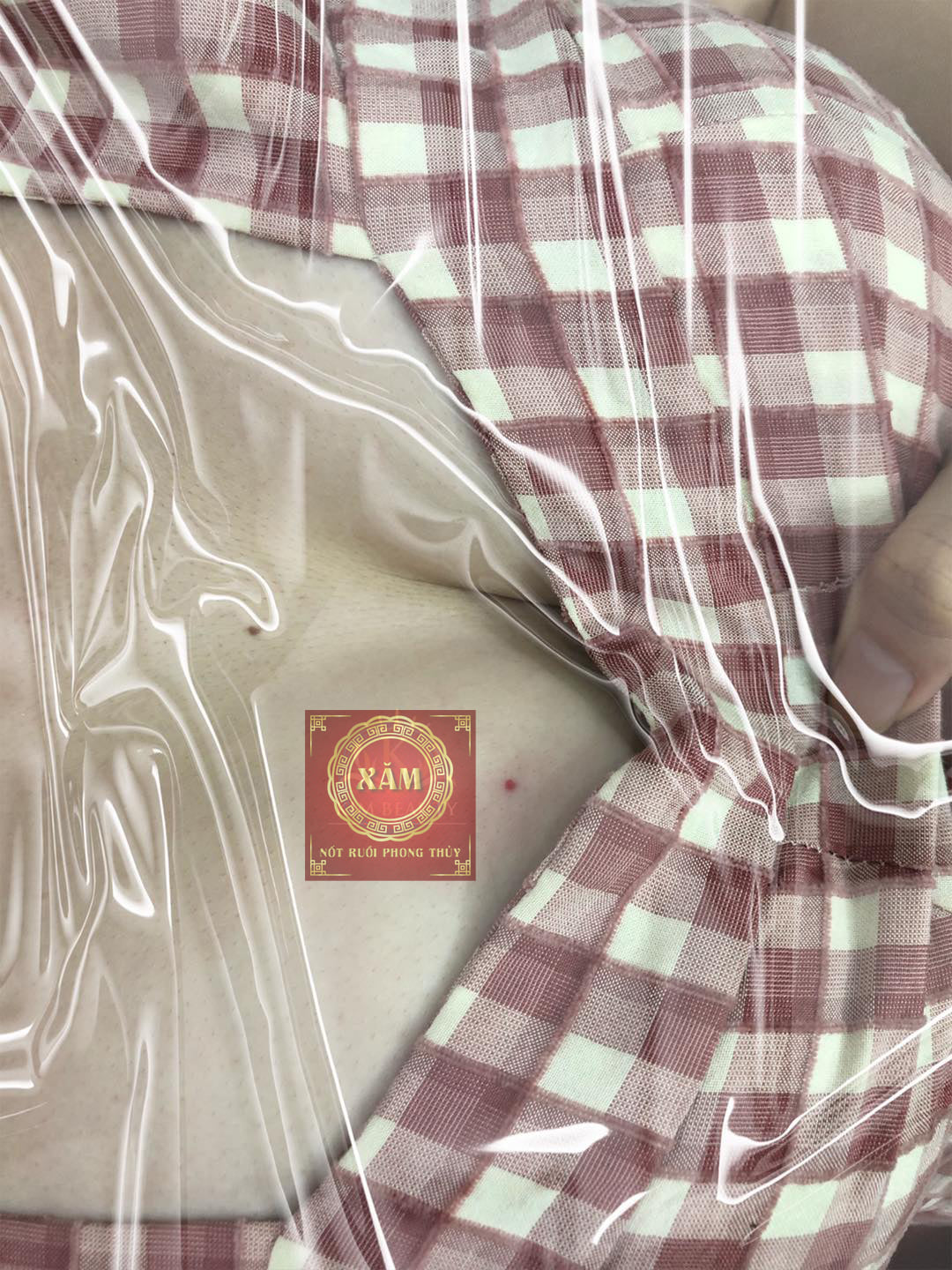 nốt ruồi ngực tình duyên