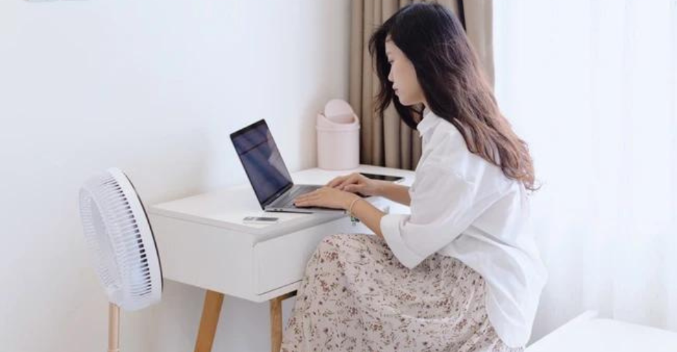 quạt gấp thông minh tích điện ELEGANT quạt gấp thông minh tích điện ELEGANT