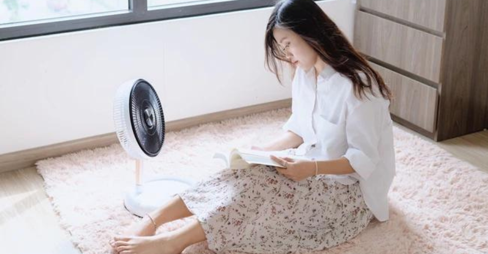 quạt gấp thông minh tích điện ELEGANT quạt gấp thông minh tích điện ELEGANT