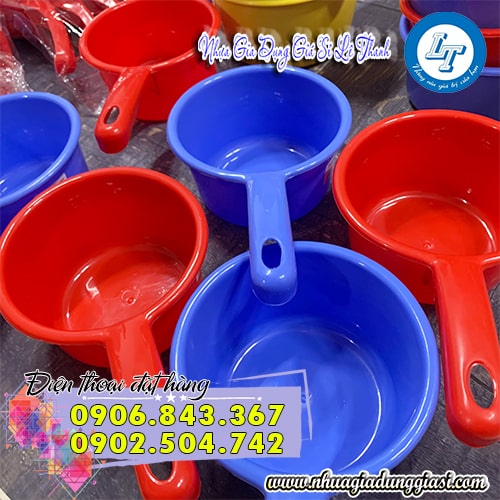 Gáo múc nước nhựa