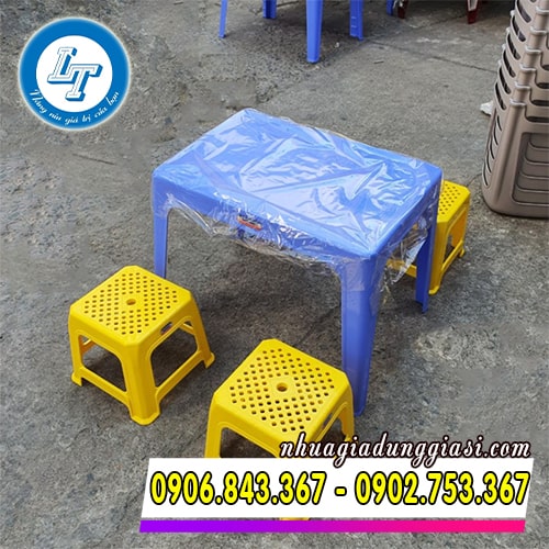 Bàn nhựa chữ nhật