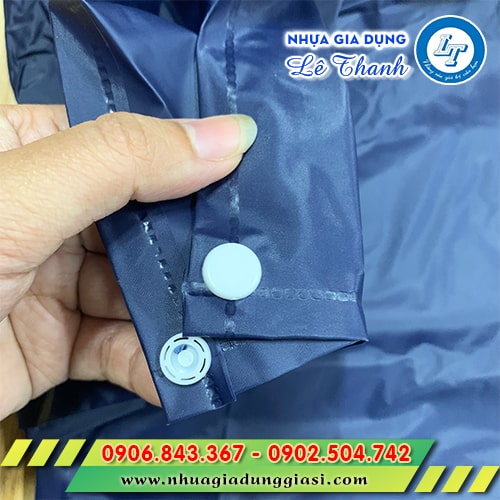 Áo mưa cánh dơi có nút bấm tiện lợi Áo mưa cánh dơi có nút bấm tiện lợi