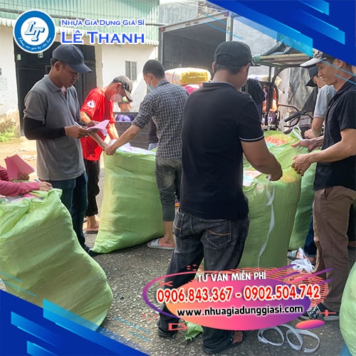 Áo mưa nilon giao hàng tận nơi Áo mưa nilon giao hàng tận nơi