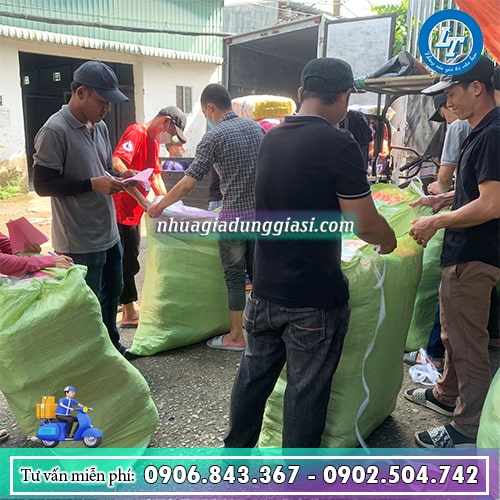 Áo mưa nilon giao hàng tận nơi nhanh chóng Áo mưa nilon giao hàng tận nơi nhanh chóng