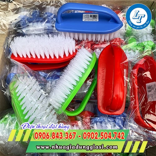 Bàn chải chà sàn có tay cầm cứng cáp bền bỉ