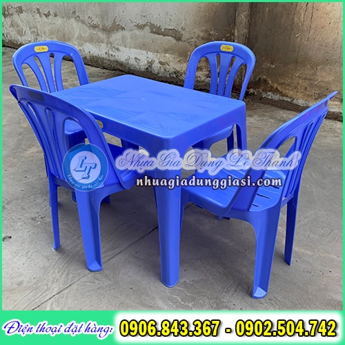 Bàn ghế nhựa nhỏ màu xanh Bàn ghế nhựa nhỏ màu xanh
