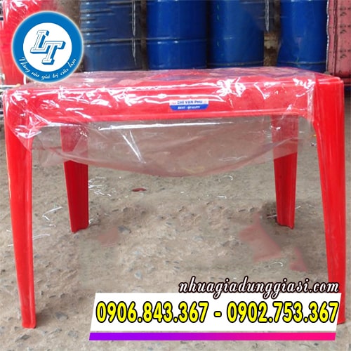 Bàn nhựa chữ nhật đỏ Bàn nhựa chữ nhật đỏ