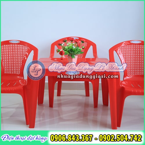 Bàn nhựa chữ nhật nhỏ gọn tiện nghi Bàn nhựa chữ nhật nhỏ gọn tiện nghi