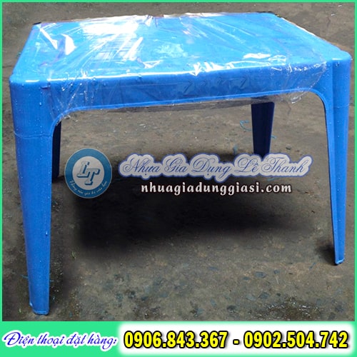 Bàn nhựa chữ nhật thiết kế gọn nhẹ dễ sử dụng