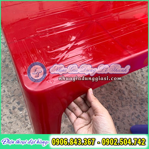 Bàn nhựa cứng cáp bo viền đẹp mắt Bàn nhựa cứng cáp bo viền đẹp mắt