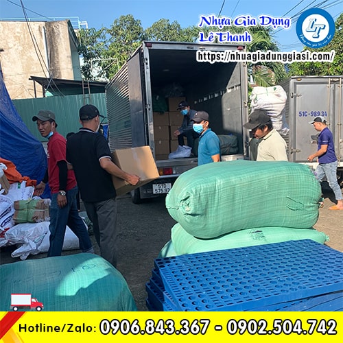 Bình nhựa đựng nước giao hàng nhanh chóng Bình nhựa đựng nước giao hàng nhanh chóng