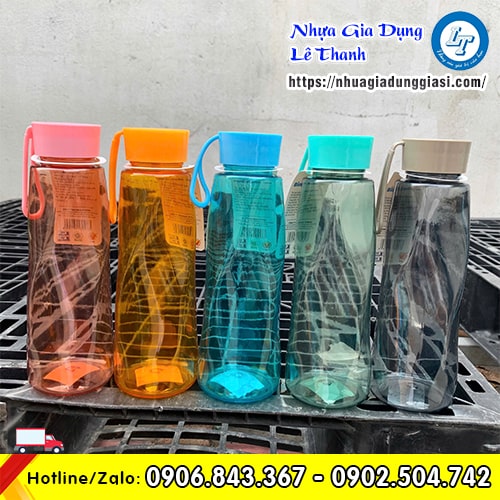 Bình nhựa đựng nước xoắn 700ml Bình nhựa đựng nước xoắn 700ml