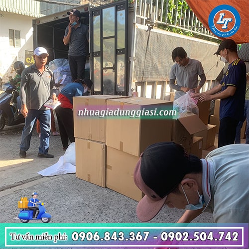 Bình nước nhựa giao hàng nhanh đúng hẹn Bình nước nhựa giao hàng nhanh đúng hẹn