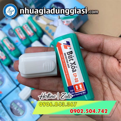 Bút xóa nước vừa tay dễ sử dụng Bút xóa nước vừa tay dễ sử dụng