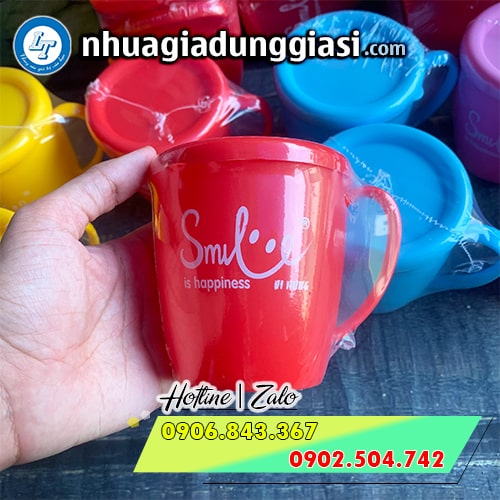 Ca ly nhựa uống nước có nắp Ca ly nhựa uống nước có nắp