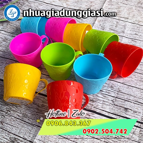 Ca ly nhựa uống nước nhỏ Ca ly nhựa uống nước nhỏ