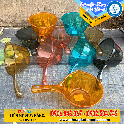 Ca múc nước trong suốt Ca múc nước trong suốt