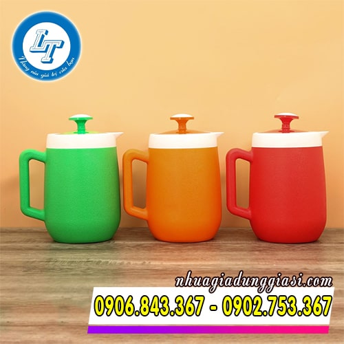 Ca nhựa đựng nước có nắp đậy