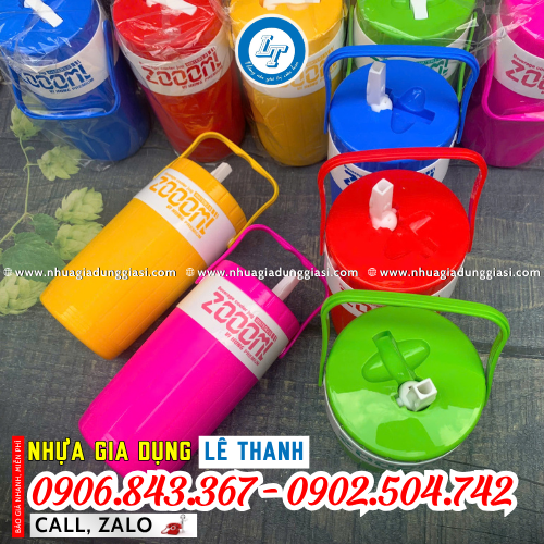 Ca nhựa giữ nhiệt vòi rót tiện lợi Ca nhựa giữ nhiệt vòi rót tiện lợi