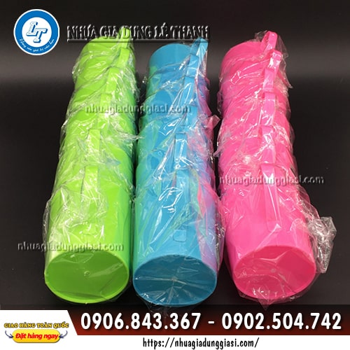 Ca nhựa uống nước màu sắc bắt mắt Ca nhựa uống nước màu sắc bắt mắt