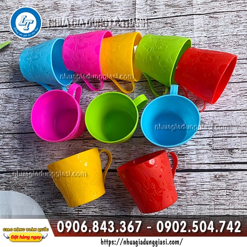 Ca nhựa uống nước nhỏ gọn Ca nhựa uống nước nhỏ gọn