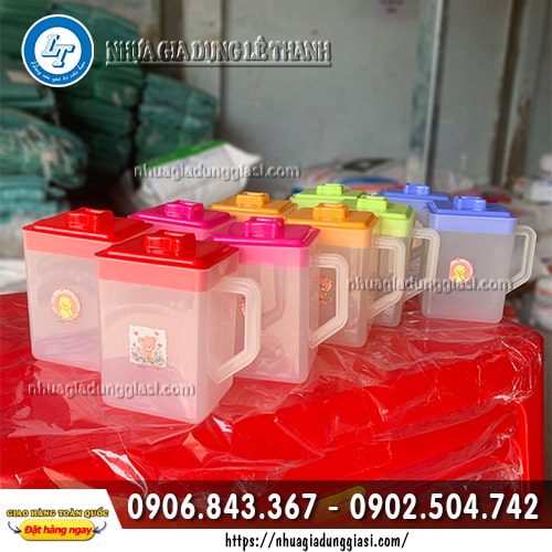 Ca nhựa vuông màu sắc tươi sáng Ca nhựa vuông màu sắc tươi sáng