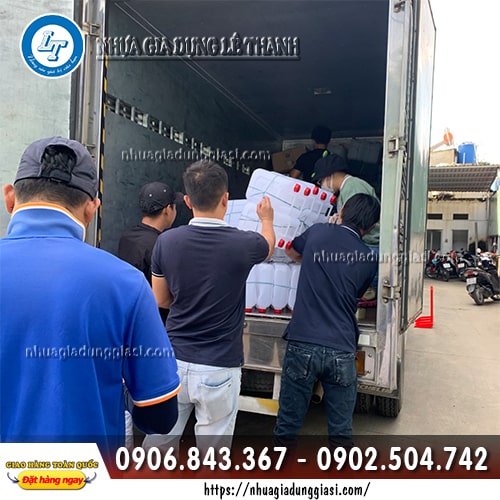 Can nhựa đựng rượu giao hàng tận nơi Can nhựa đựng rượu giao hàng tận nơi