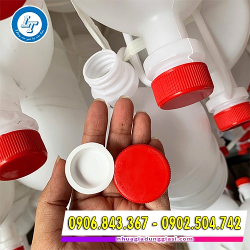 Can nhựa trắng 2 lít nắp kín Can nhựa trắng 2 lít nắp kín