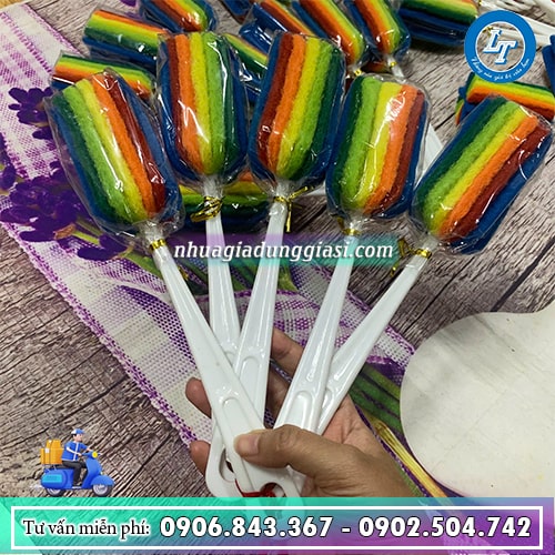 Cây cọ rửa ly 7 màu gọn nhẹ Cây cọ rửa ly 7 màu gọn nhẹ