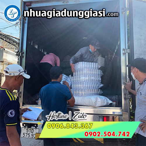 Chai nhựa dẹp vai bầu giao nhanh Chai nhựa dẹp vai bầu giao nhanh