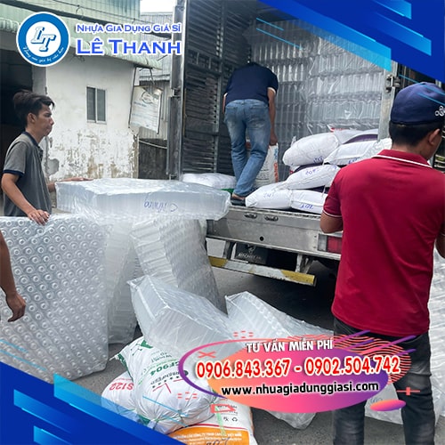 Chai nhựa PET giao hàng tận nơi Chai nhựa PET giao hàng tận nơi