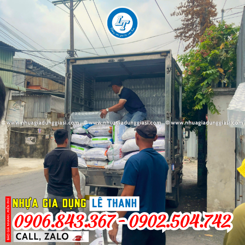 Chai nhựa tam giác giao hàng nhanh Chai nhựa tam giác giao hàng nhanh