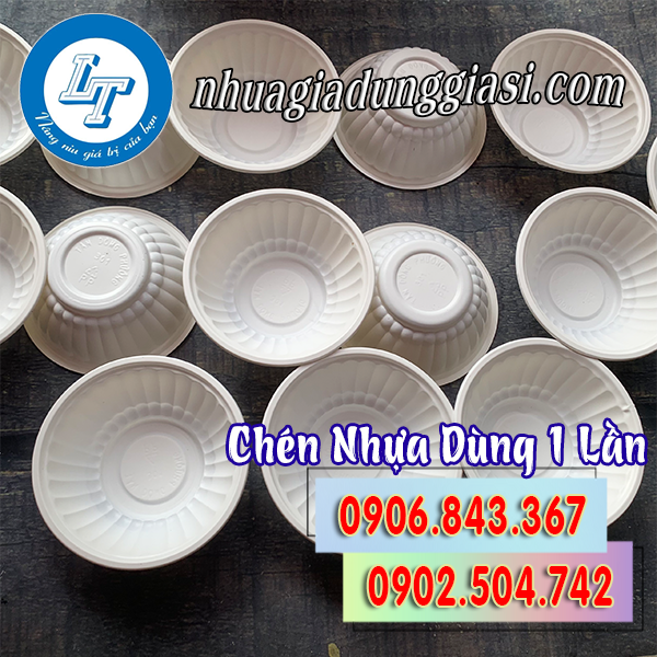 Chén nhựa đục